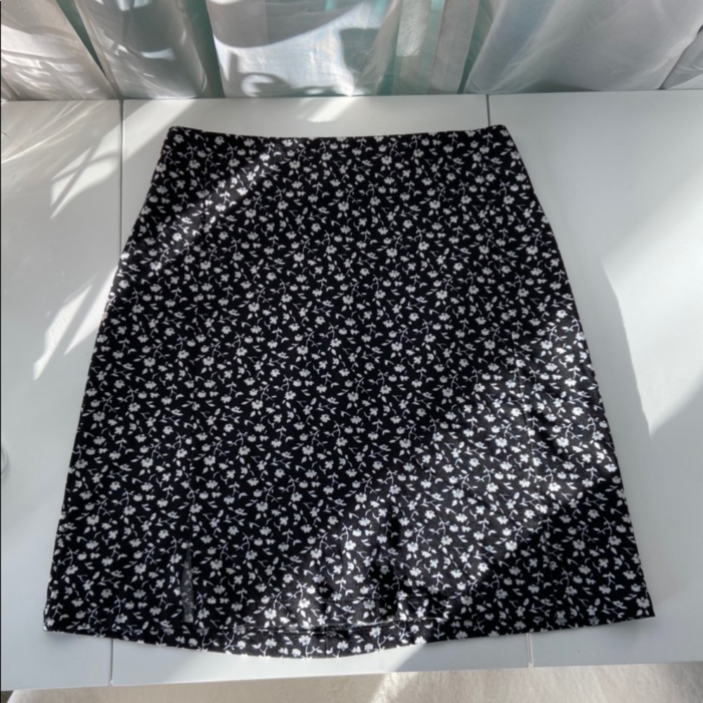 brandy melville floral skirt!